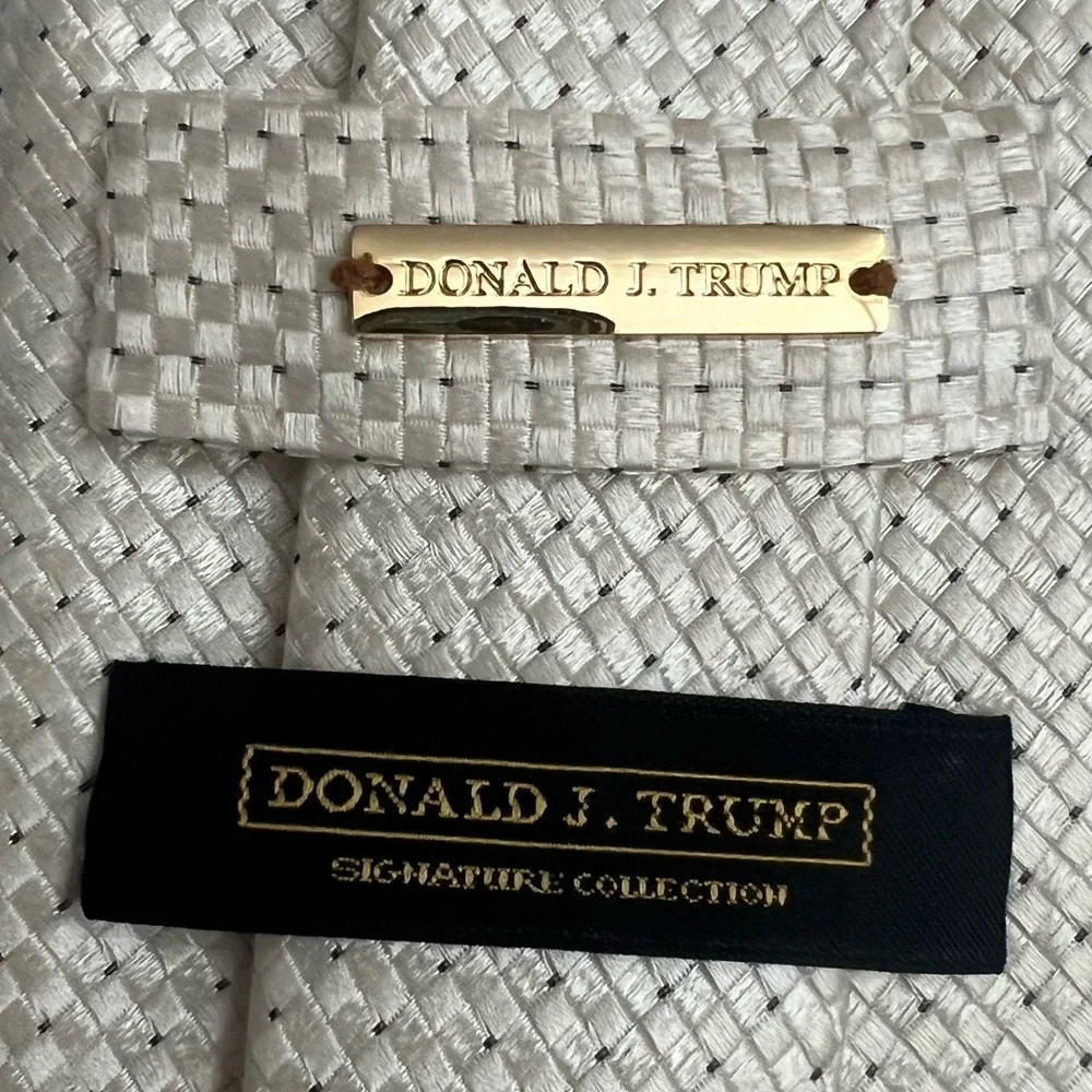 Donald J TRUMP Signature Collection Handmade 100% Silk Designer Tie‎ Ivory Woven